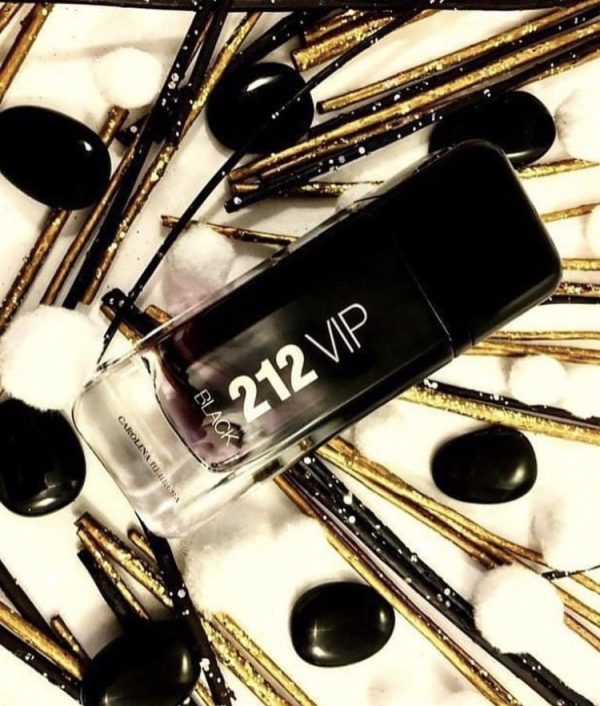 Carolina Herrera 212 Vip Black EDT 100 ML Erkek Parfüm - Görsel 4
